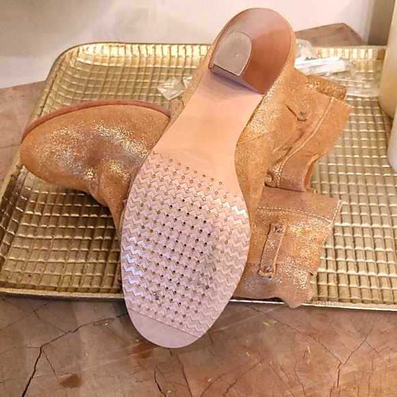 Geox Respira Gold Leather Booties Never Worn - Picture 4 of 7